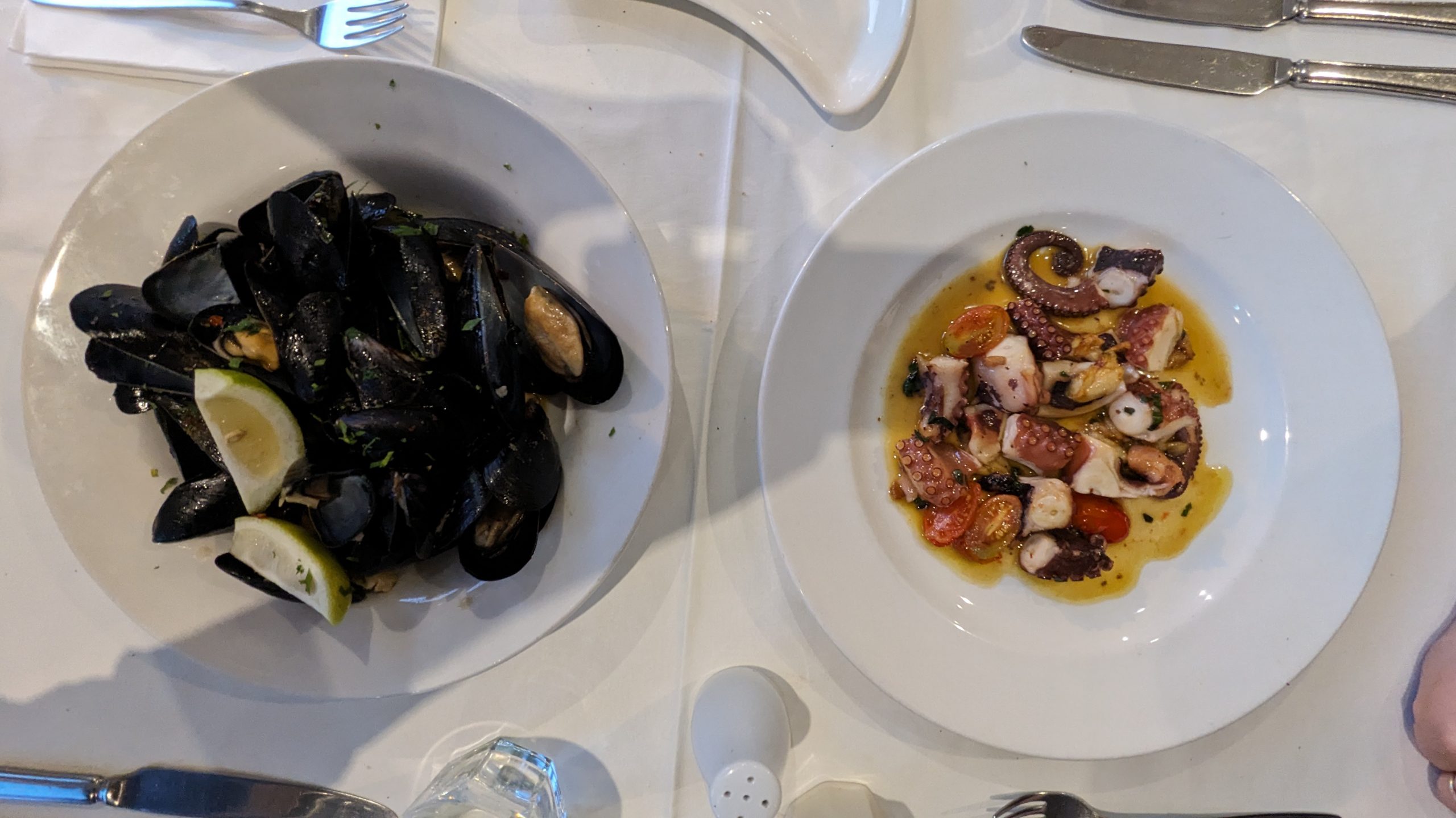 Essen Muscheln und Tintenfisch
