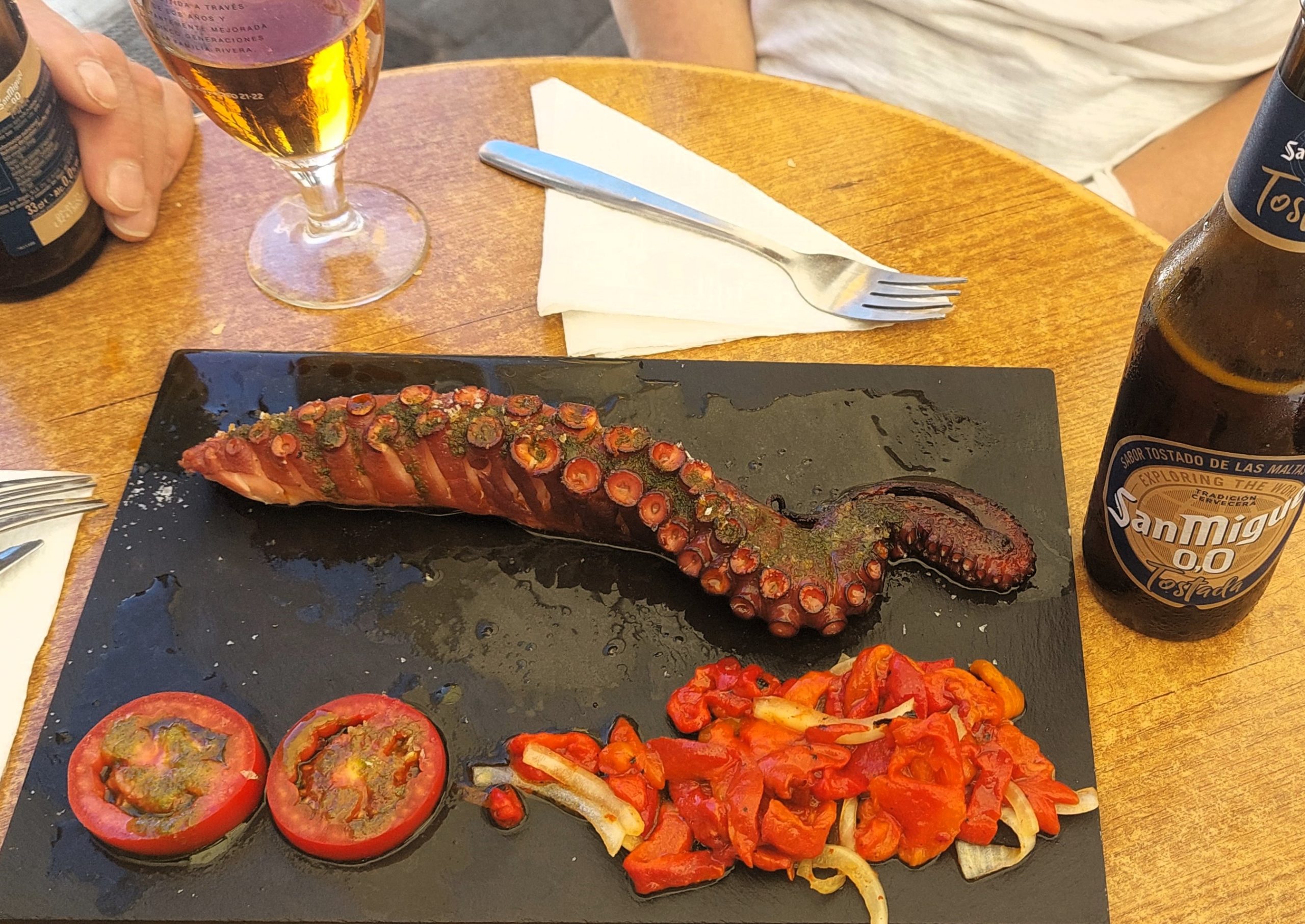 Foto von Oktopus mit Tomaten