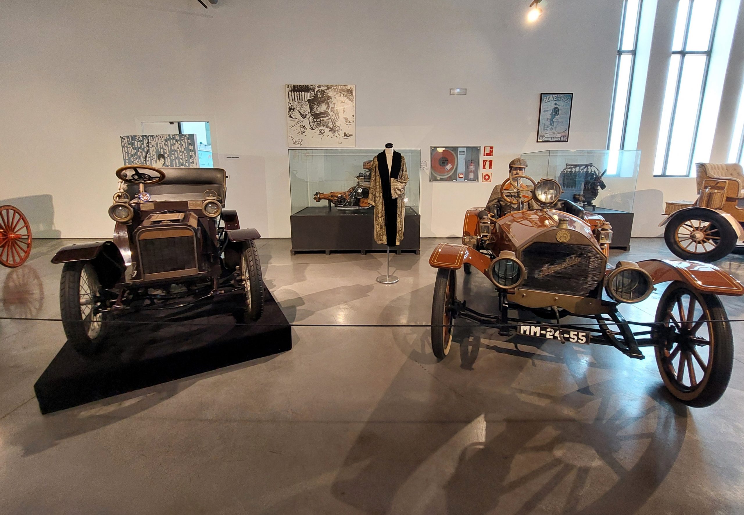 Alte Autos im Automuseum in Malaga