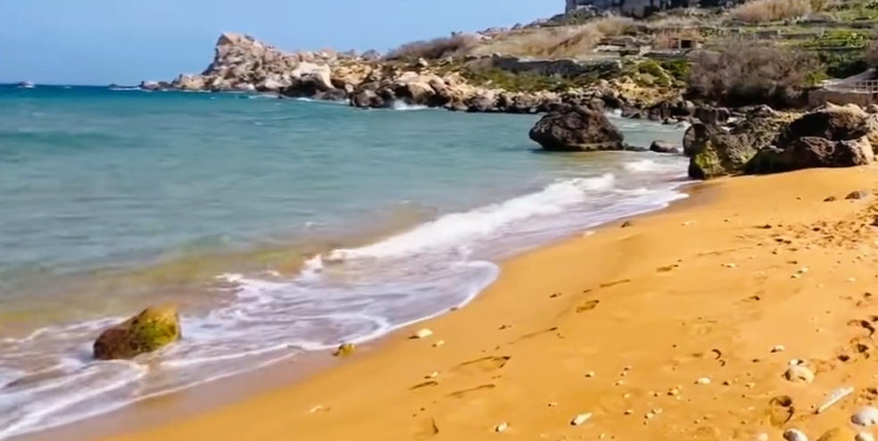 Bild des Strandes San Blas Bay auf Malta